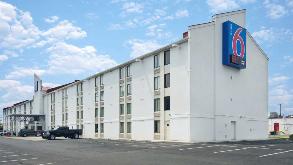 Cheapestairportparking Parking -Motel 6 Springfield DCA Airport Parking